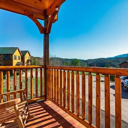 Full Equipped Cabin With A Pool And Game Room Smokies Views 蓋特林堡 外观 照片