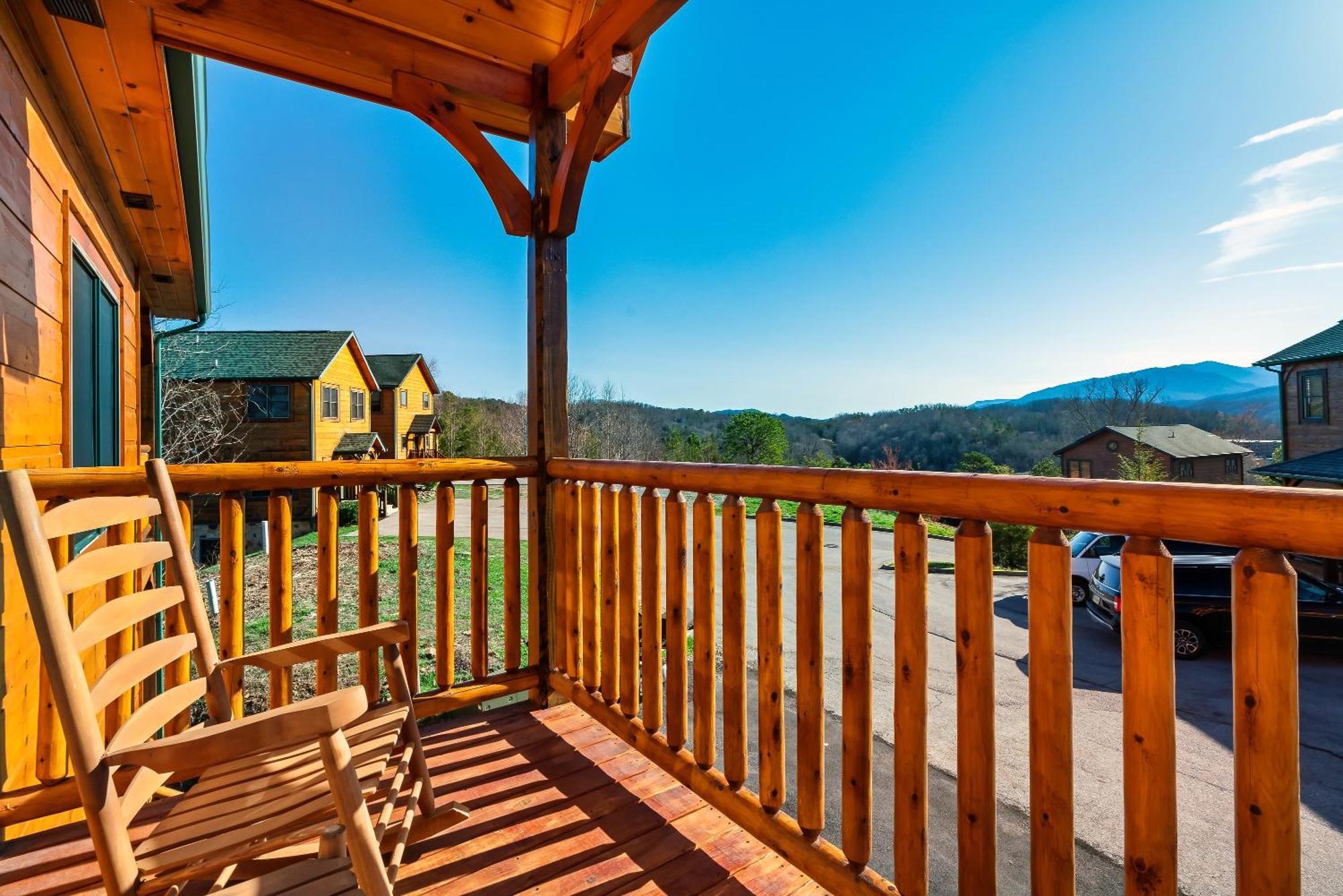 Full Equipped Cabin With A Pool And Game Room Smokies Views 蓋特林堡 外观 照片