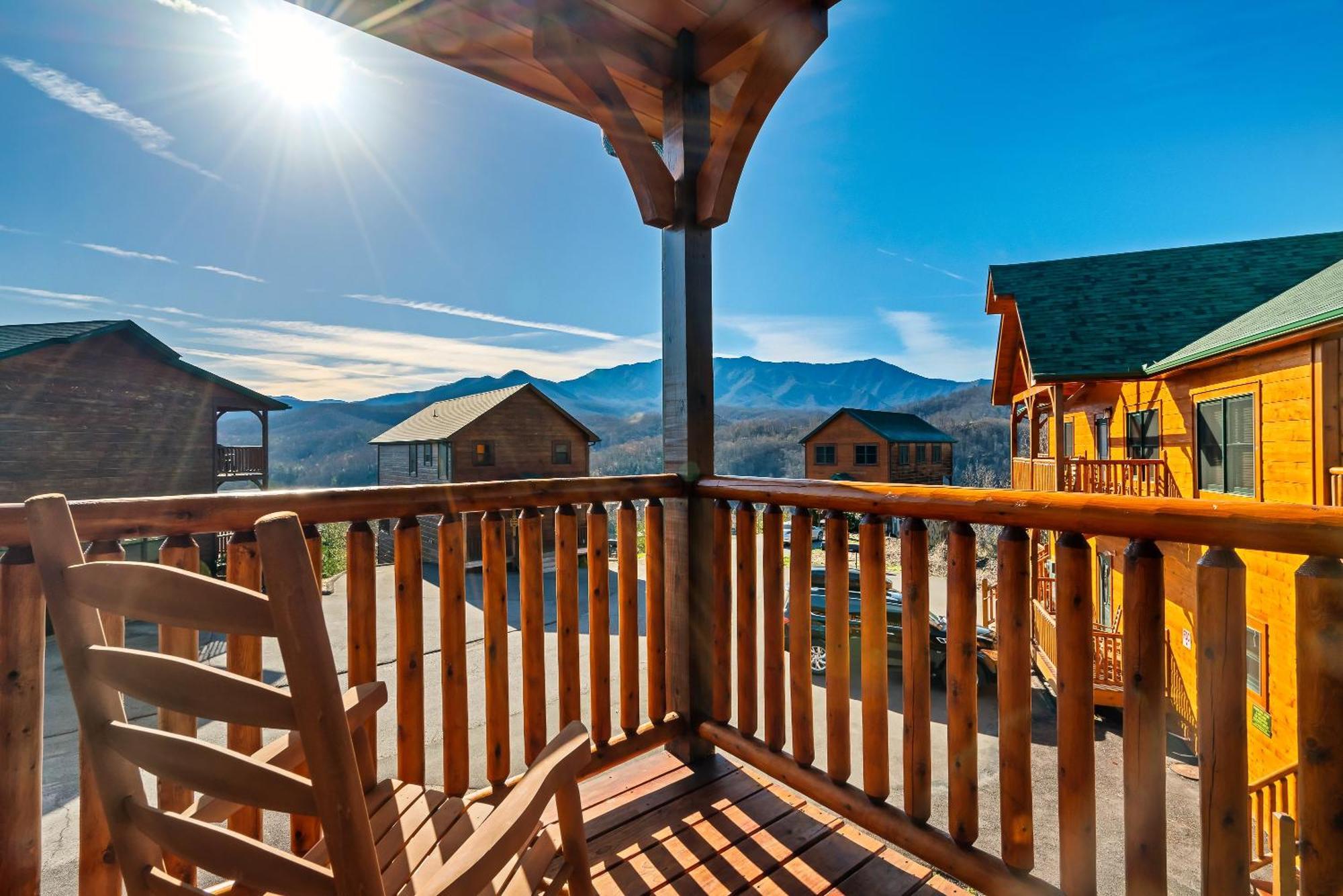 Full Equipped Cabin With A Pool And Game Room Smokies Views 蓋特林堡 外观 照片